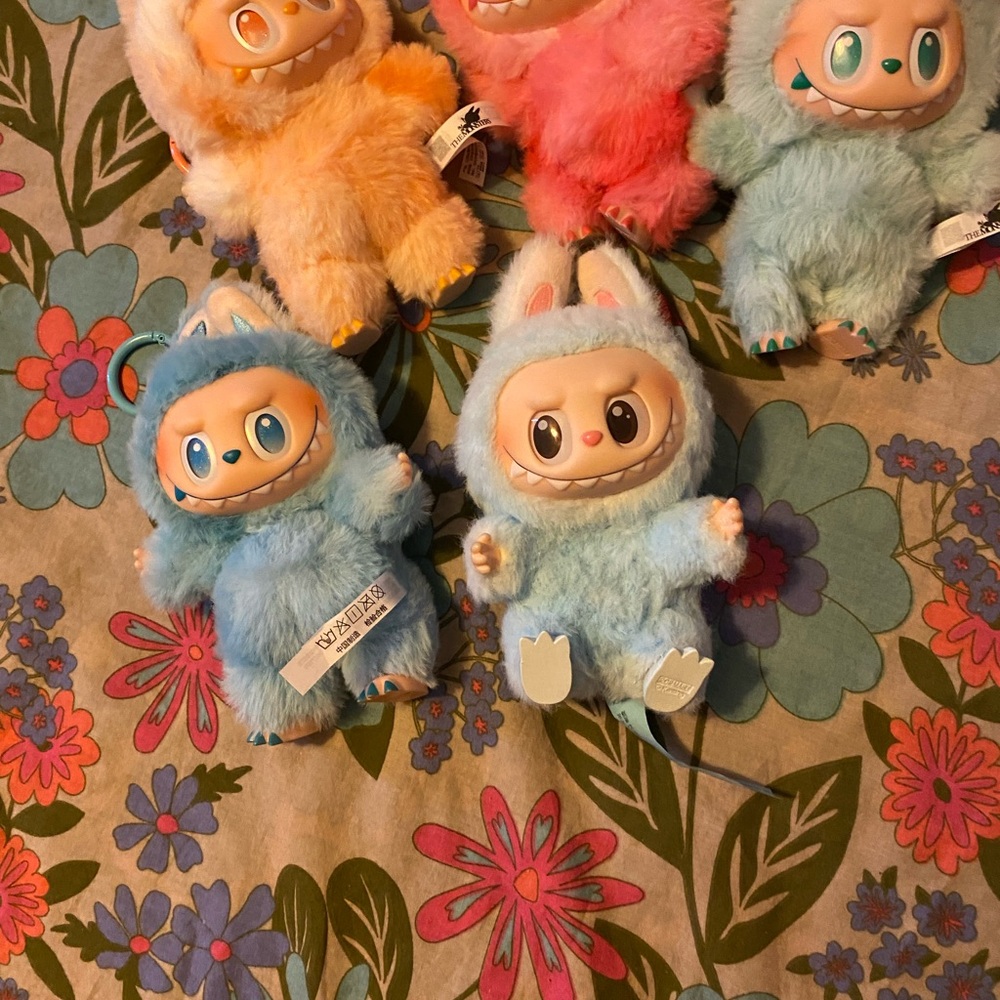 Green- Blue, Pink, Orange no box no bag these thing - Picture 2 of 3
